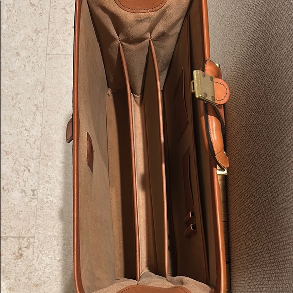 Hartmann Lawyer Briefcase in belting leather with Brass Lock & Structured Design - Picture 10 of 16